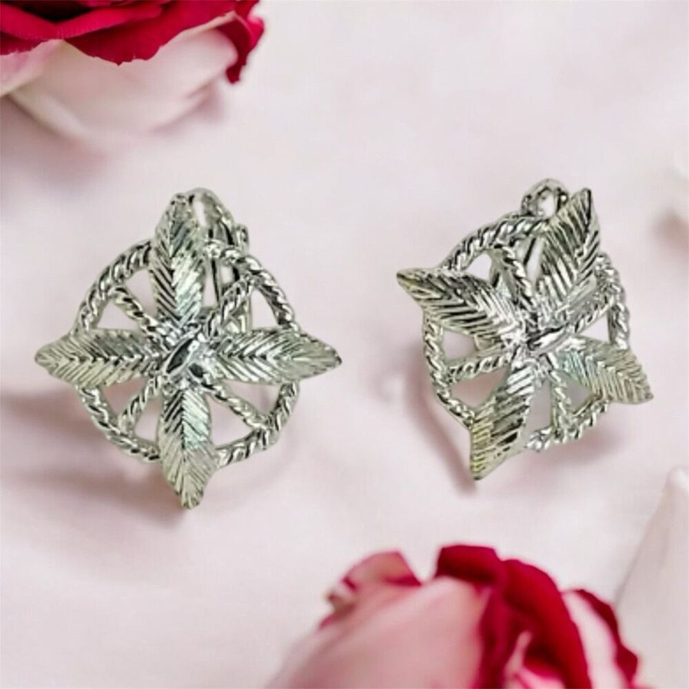 Vintage Coro Silver Tone Leaf Clip-On Earrings – Elegant Retro Design